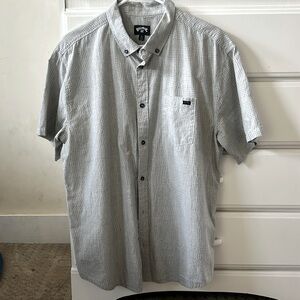 Billabong short sleeve collar men’s shirt, light grey dark grey dots
